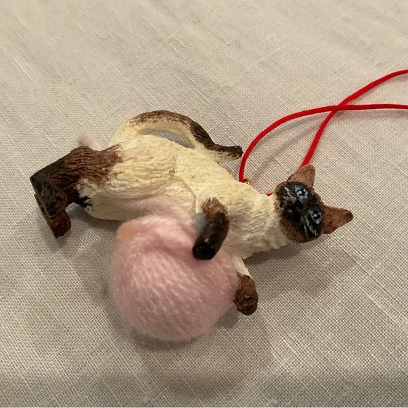 Duo of Vintage Cat Ornaments Playing with Balls of Yarn in EVC - Picture 3 of 13